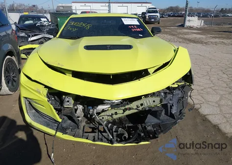 2021 Chevrolet Camaro z USA, uszkodzony, nr VIN 1G1FF1R76M0138722